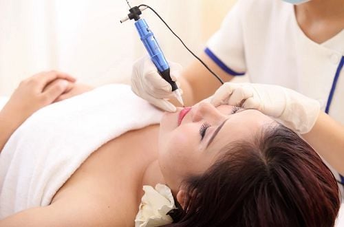 Phun môi tế bào gốc và những điều cần biết